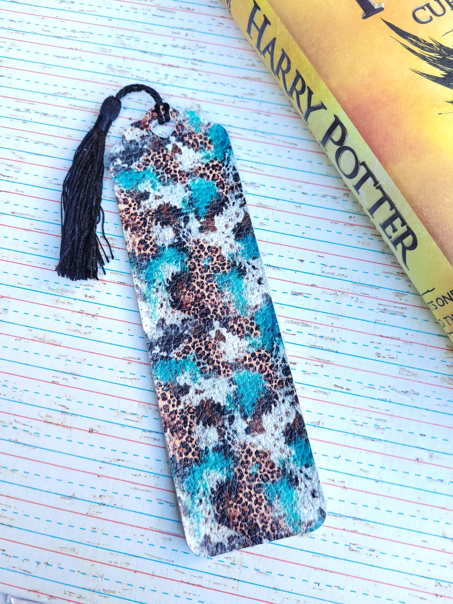 Scalloped top Bookmark with heart - Steel Wooden Die