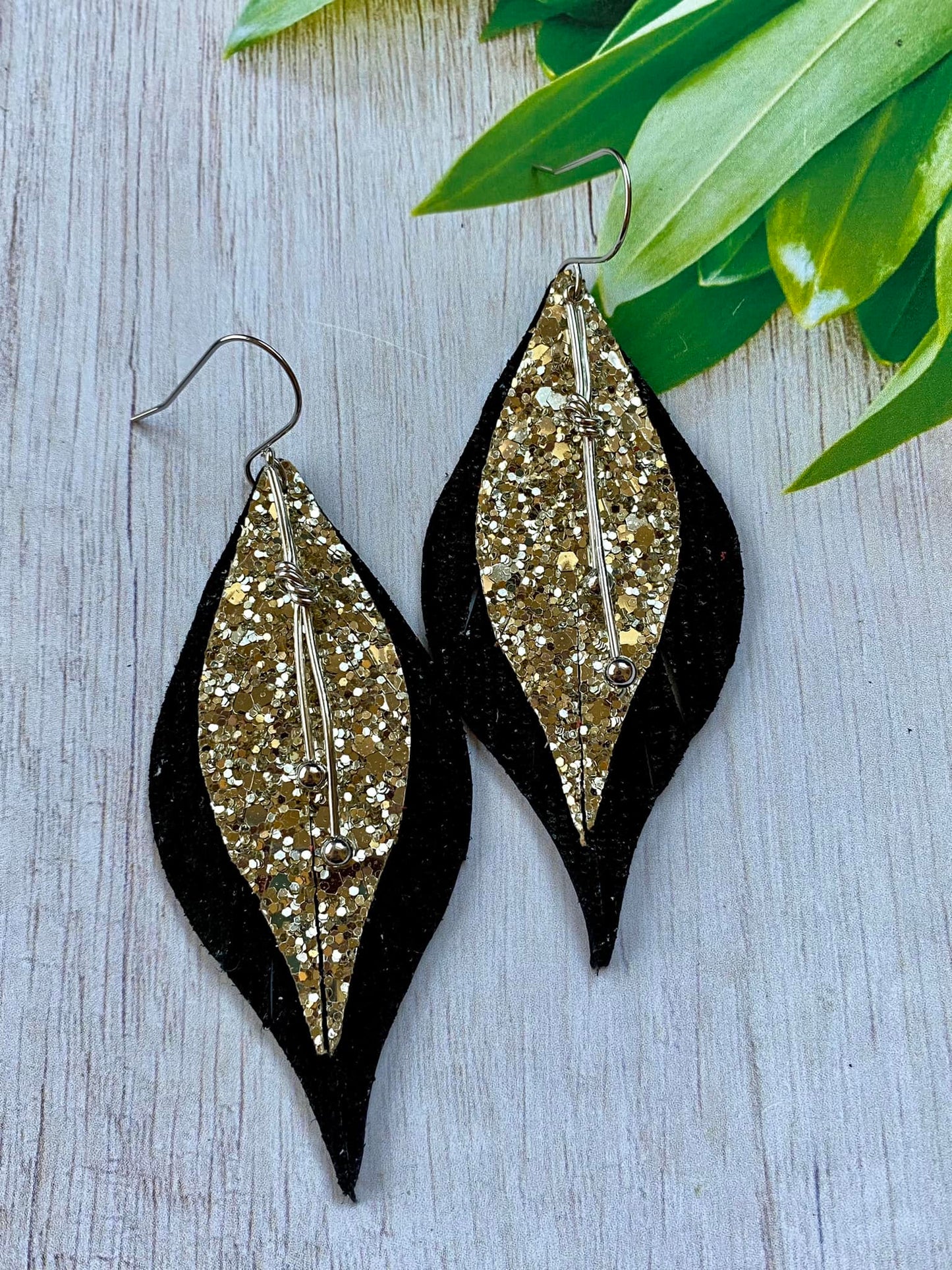 Brass Pendants Cord Knot Charm Quantity: 6 pieces (3 pair)