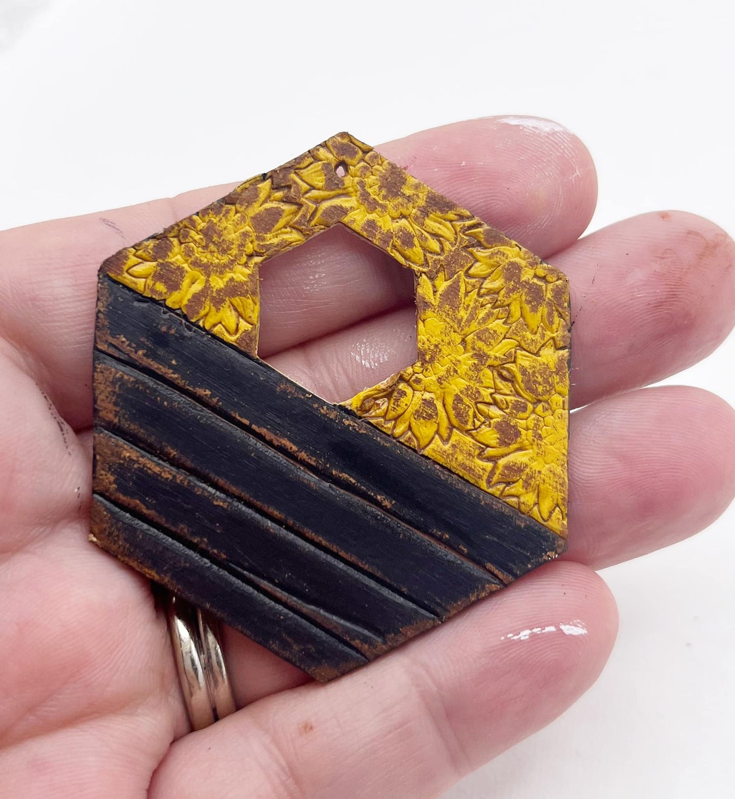 Hexagon - 1.75" mirrored pair - diagonal embossed stripe - Earring Die