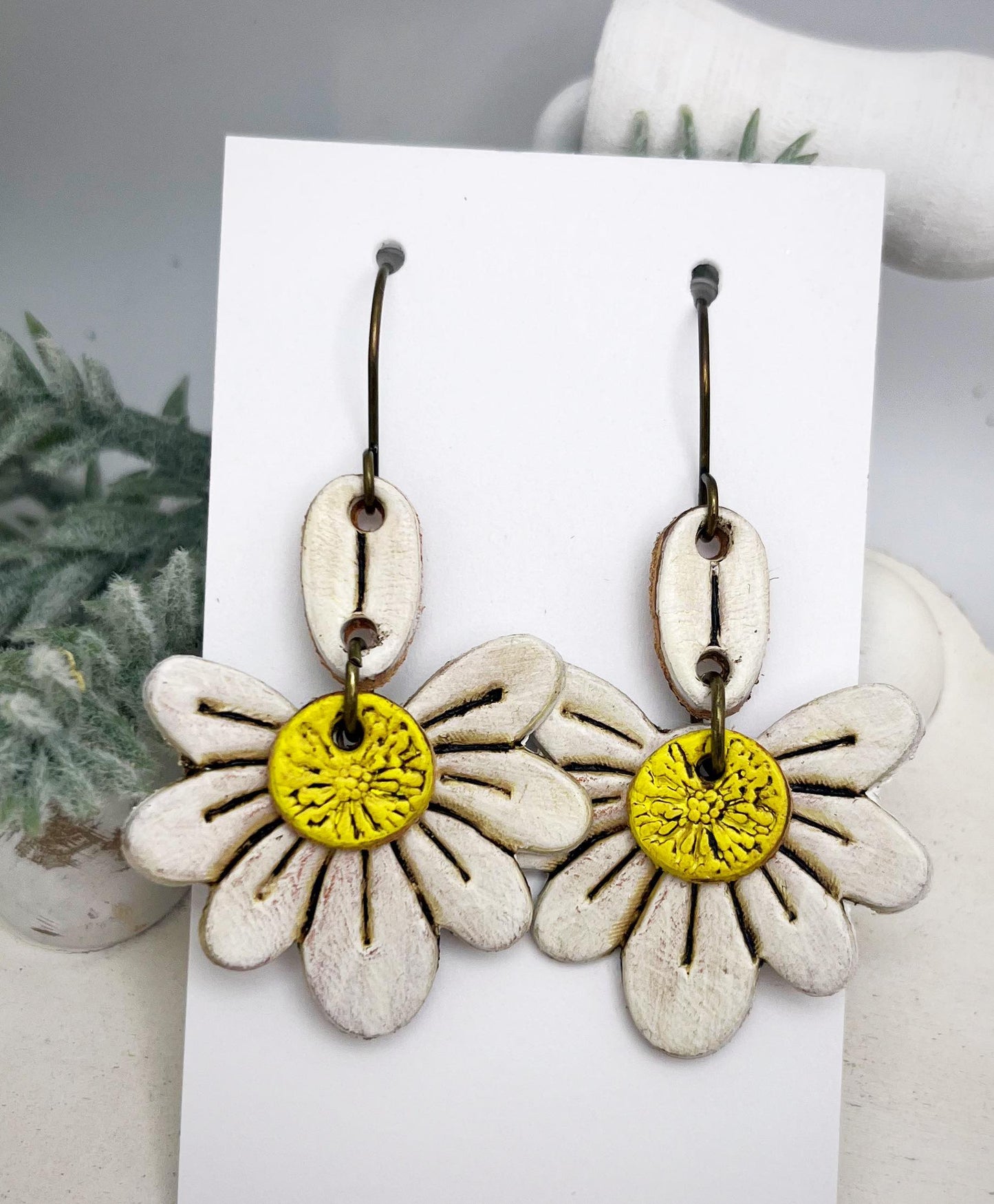 Daisy - 1.75" Embossed (pair) - Steel Rule Wooden Earring Die