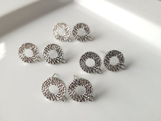 Studs - Open round Quantity: 8 pieces (4 pair)