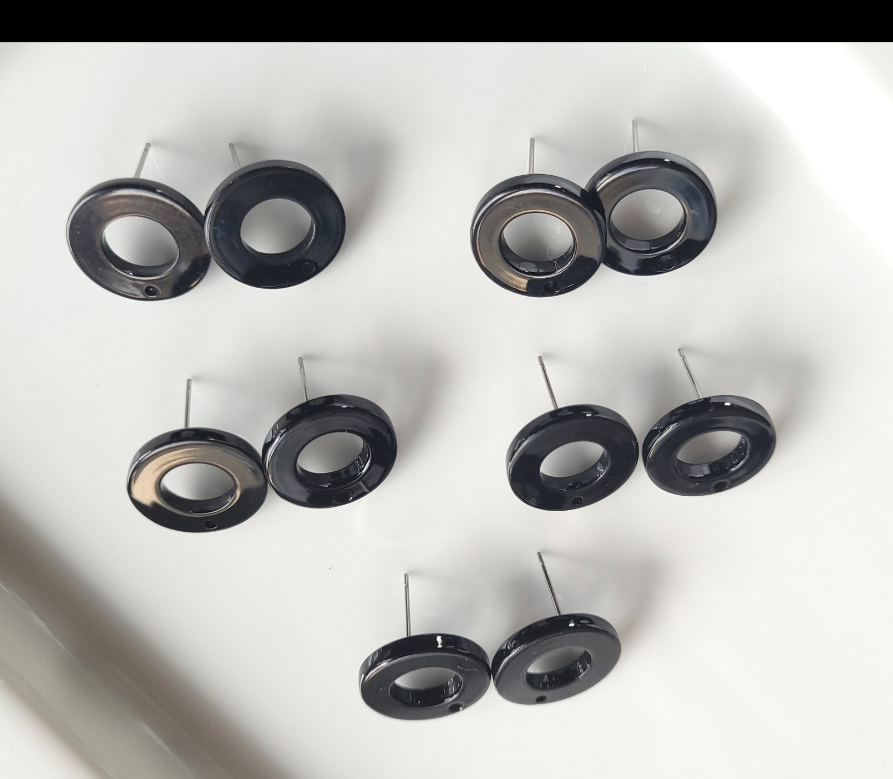 Studs - open round shape - Black - 10 pieces (5 pair)