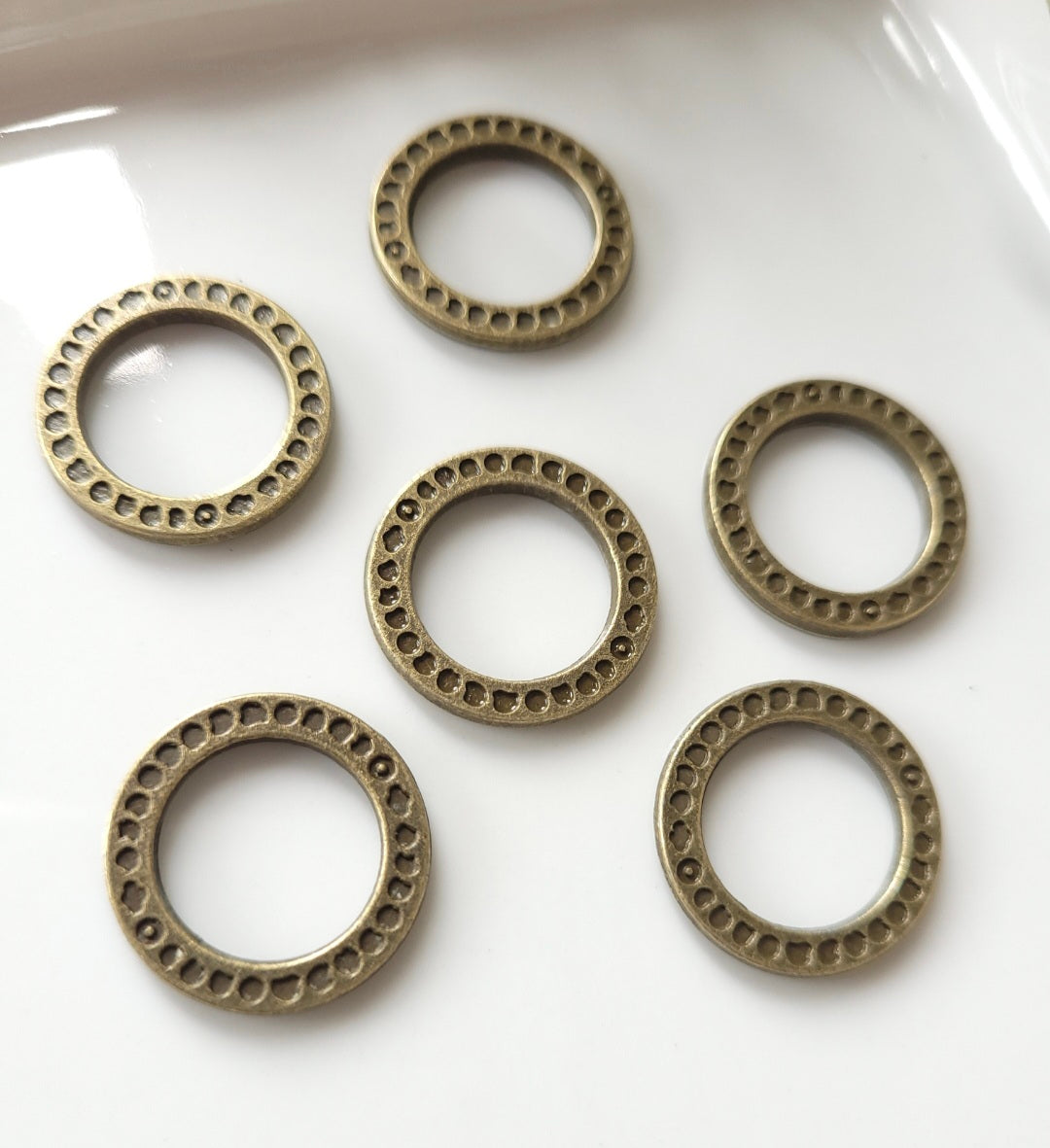 Textured Closed Rings - 6 pieces - 20mm