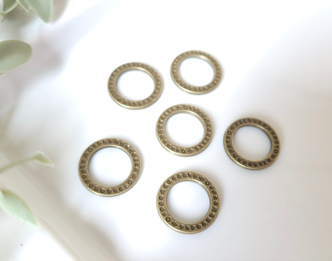 Textured Closed Rings - 6 pieces - 20mm