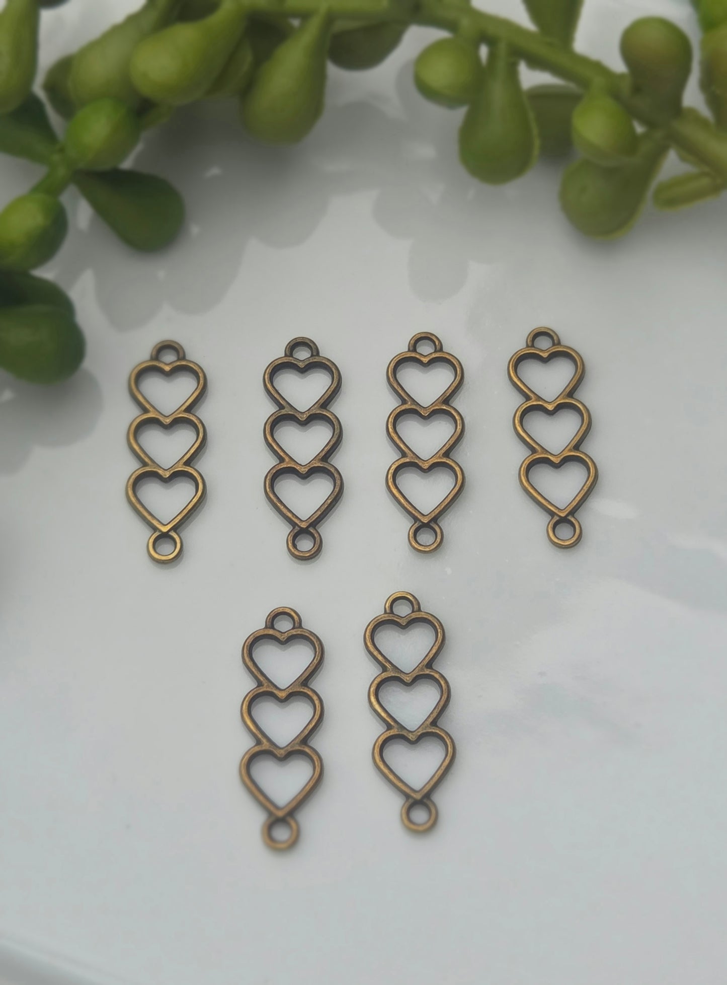 Triple heart charm - Bronze - 6 pieces
